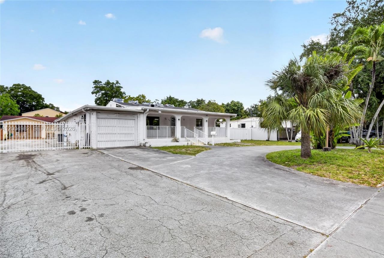 3061 NW 14th St, Miami, FL 33125 Photo