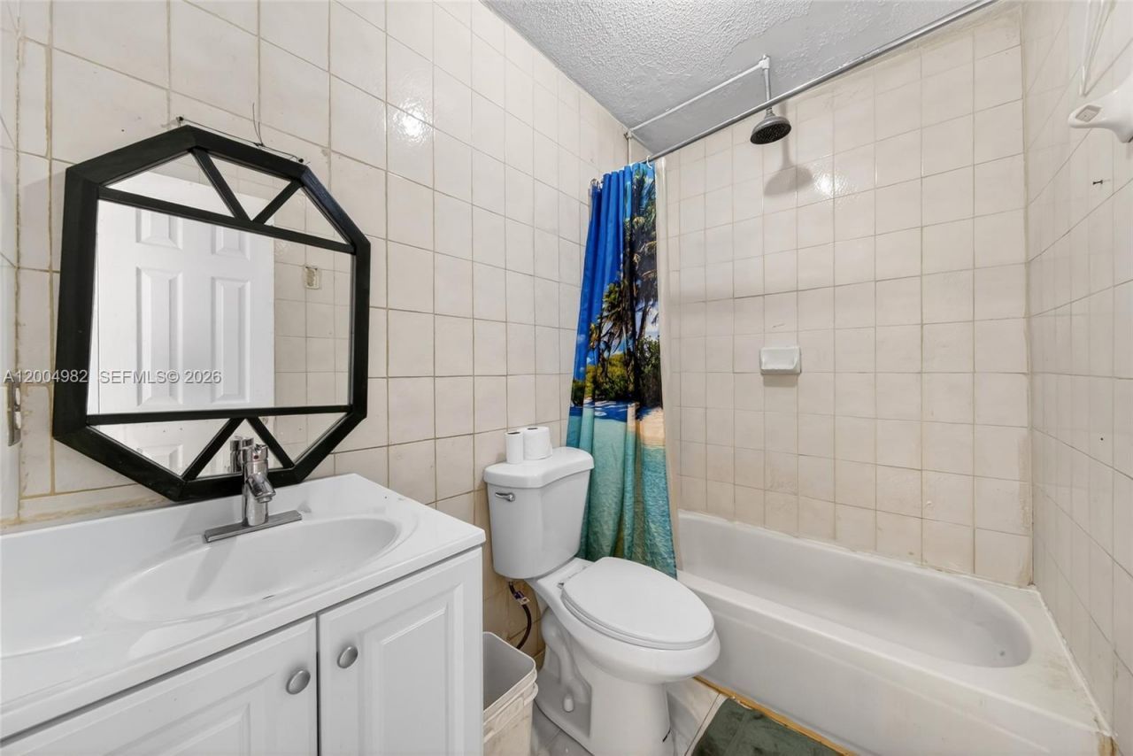 3061 NW 14th St, Miami, FL 33125 Photo