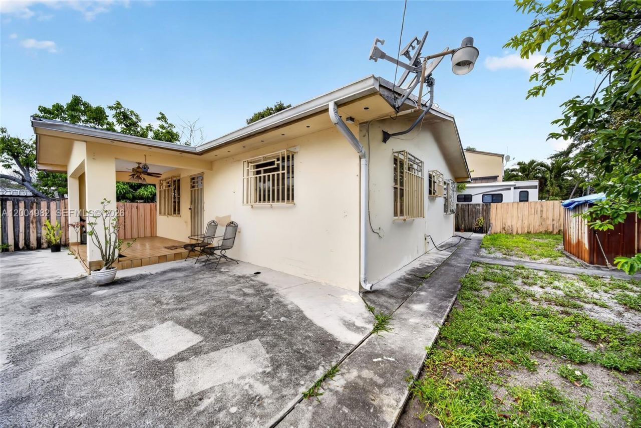 3061 NW 14th St, Miami, FL 33125 Photo