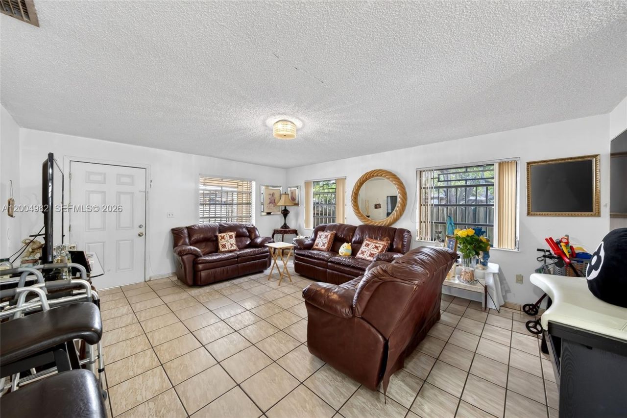 3061 NW 14th St, Miami, FL 33125 Photo