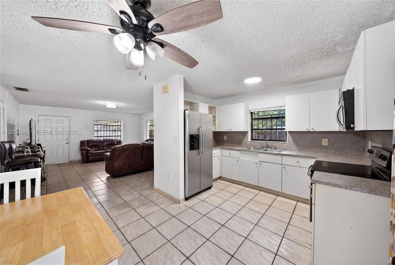 3061 NW 14th St, Miami, FL 33125 Photo