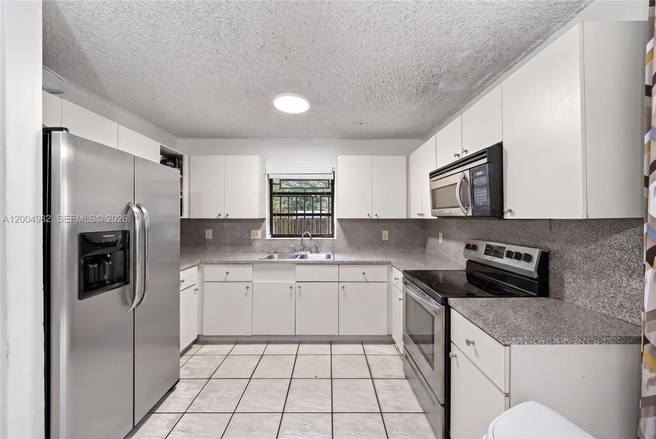 3061 NW 14th St, Miami, FL 33125 Photo