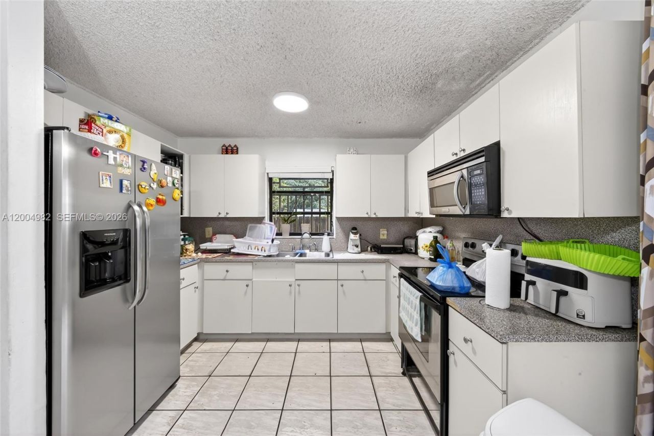 3061 NW 14th St, Miami, FL 33125 Photo