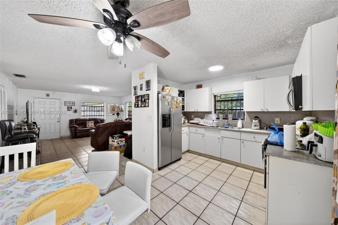 3061 NW 14th St, Miami, FL 33125 Photo