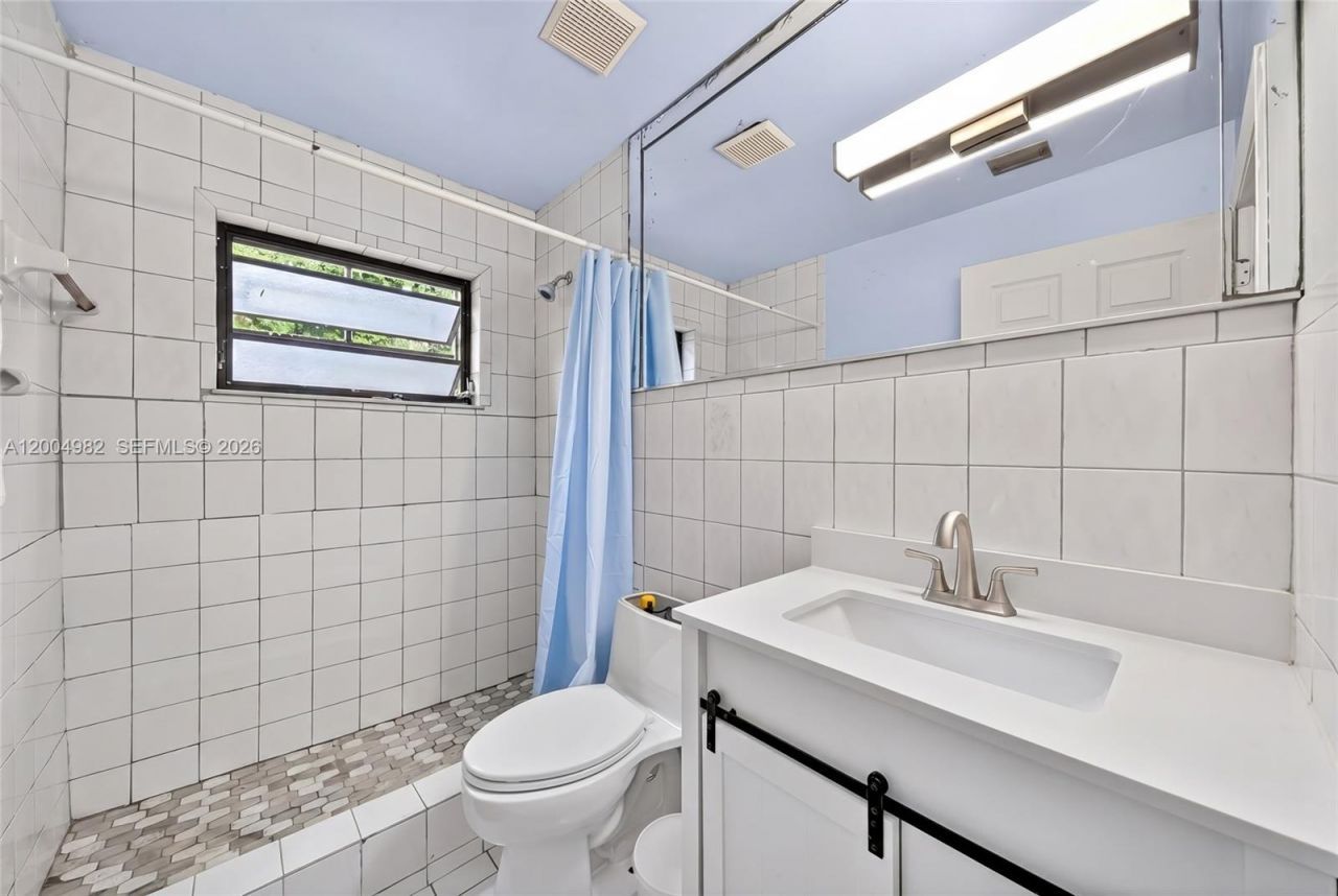 3061 NW 14th St, Miami, FL 33125 Photo
