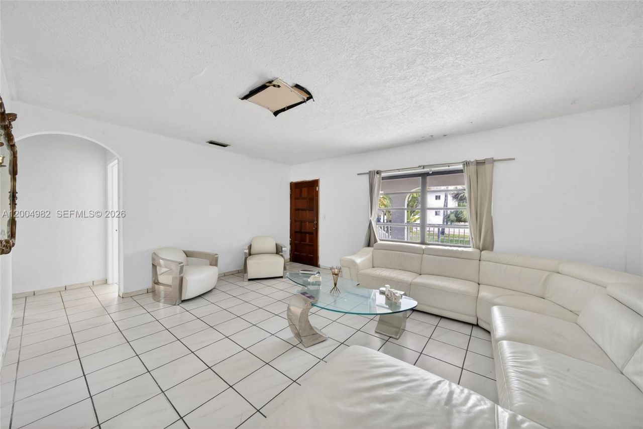 3061 NW 14th St, Miami, FL 33125 Photo