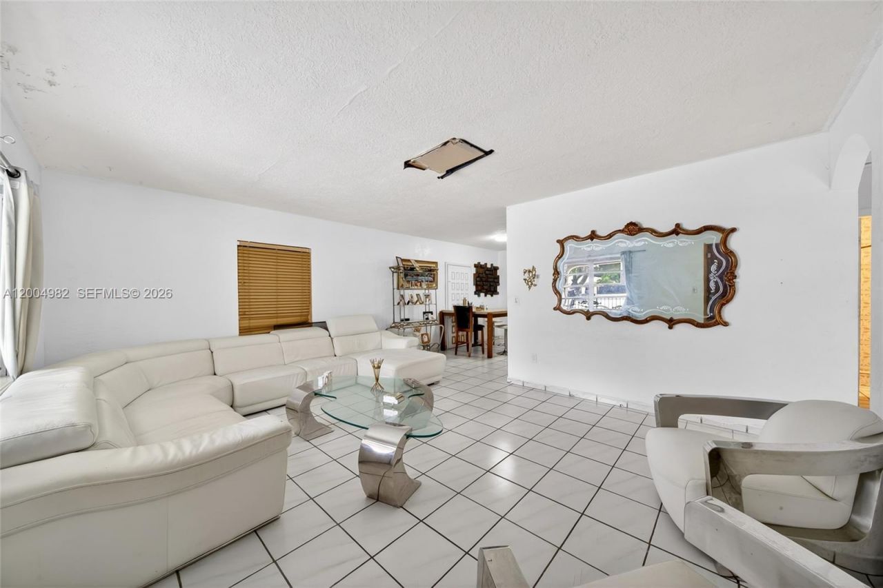 3061 NW 14th St, Miami, FL 33125 Photo