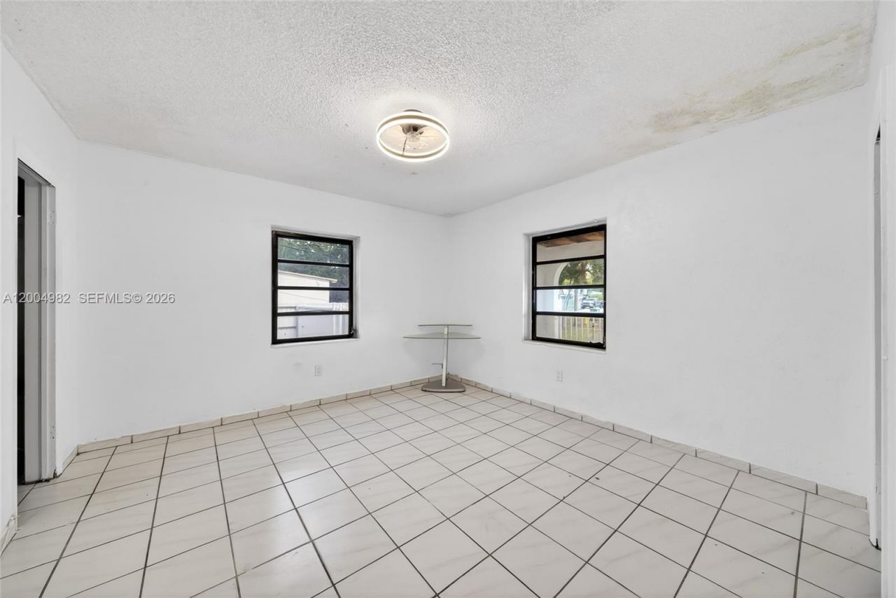 3061 NW 14th St, Miami, FL 33125 Photo