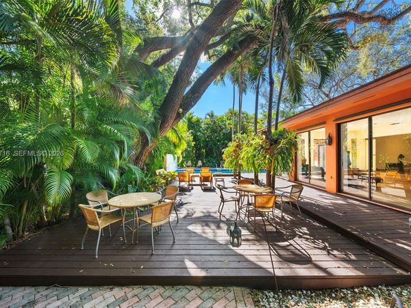 5627 Granada Blvd , Coral Gables, FL 33146