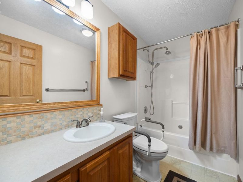 2327 Stonepath St., Lorain, OH 44052 Photo 25