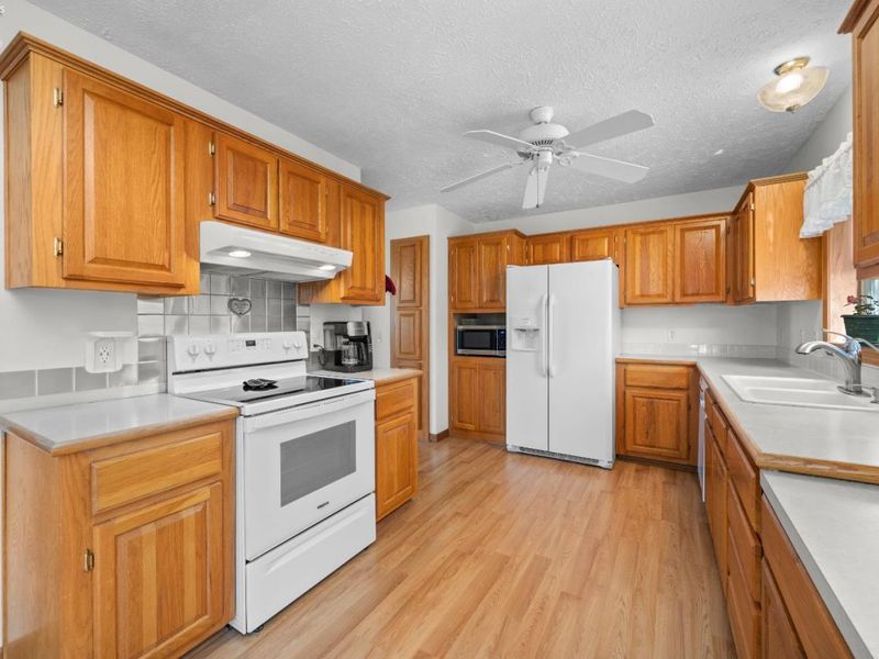 2327 Stonepath St., Lorain, OH 44052 Photo 8