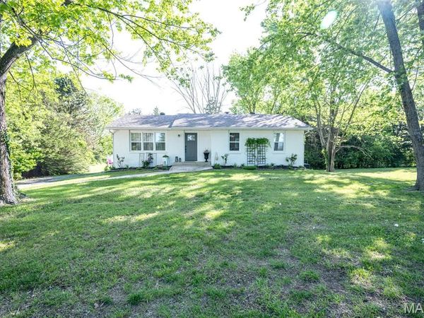 5715 Dove Lake Road , Jefferson City, MO 65101