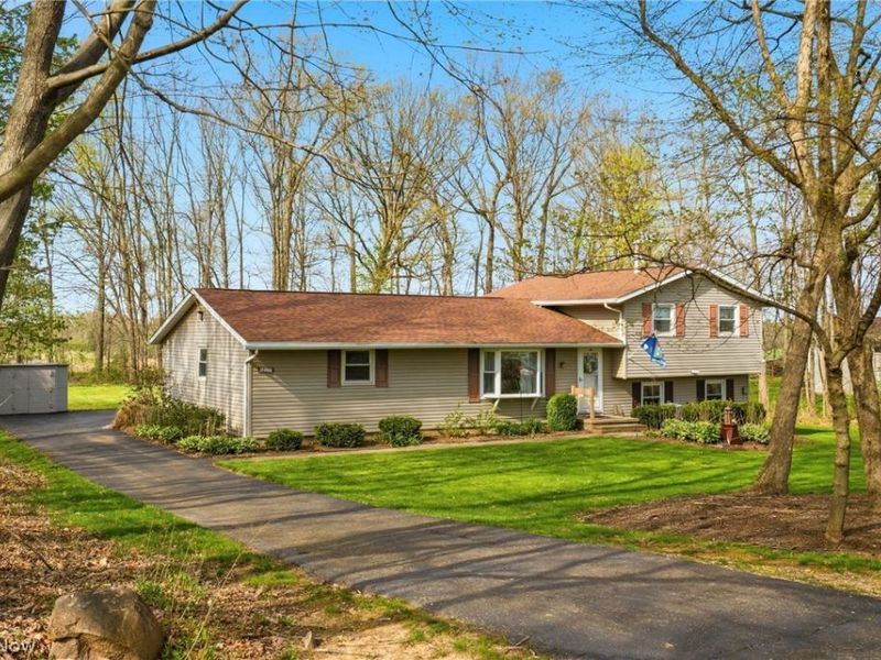 12555 Kaywood Street NW, Massillon, OH 44647 Photo 3