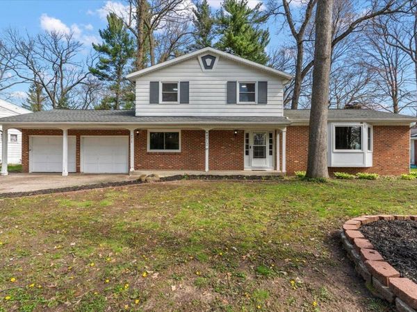 4912 Poinsettia Avenue SE, Kentwood, MI 49508