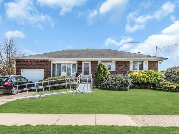 258 N Wisconsin Avenue , North Massapequa, NY 11758