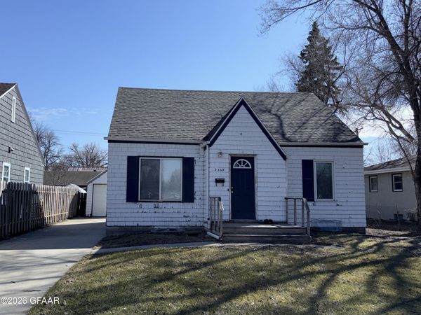 2305 UNIVERSITY Avenue, Grand Forks, ND 58203