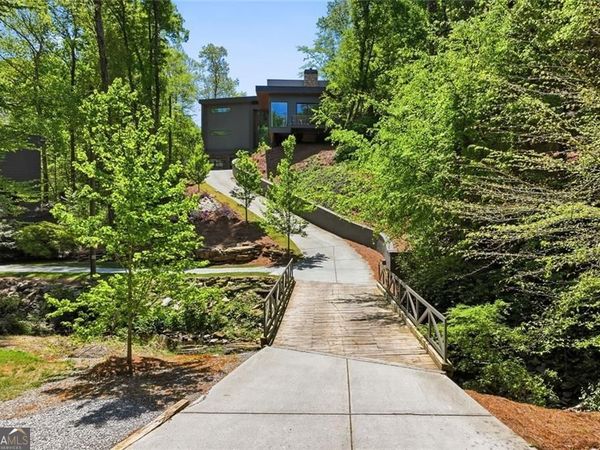 575 Mountain Way NE, Atlanta, GA 30342