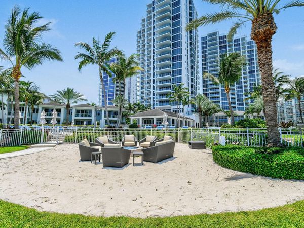 1 Water Club Way, Unit Ph2204, North Palm Beach, FL 33408
