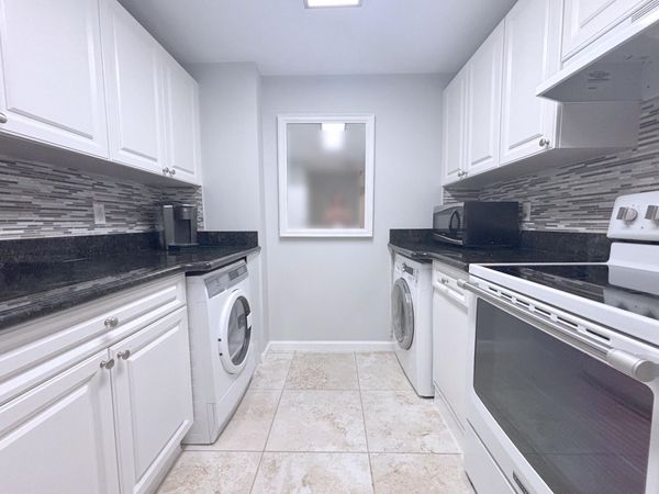 2080 Greenview Shores Boulevard, Unit 419, Wellington, FL 33414