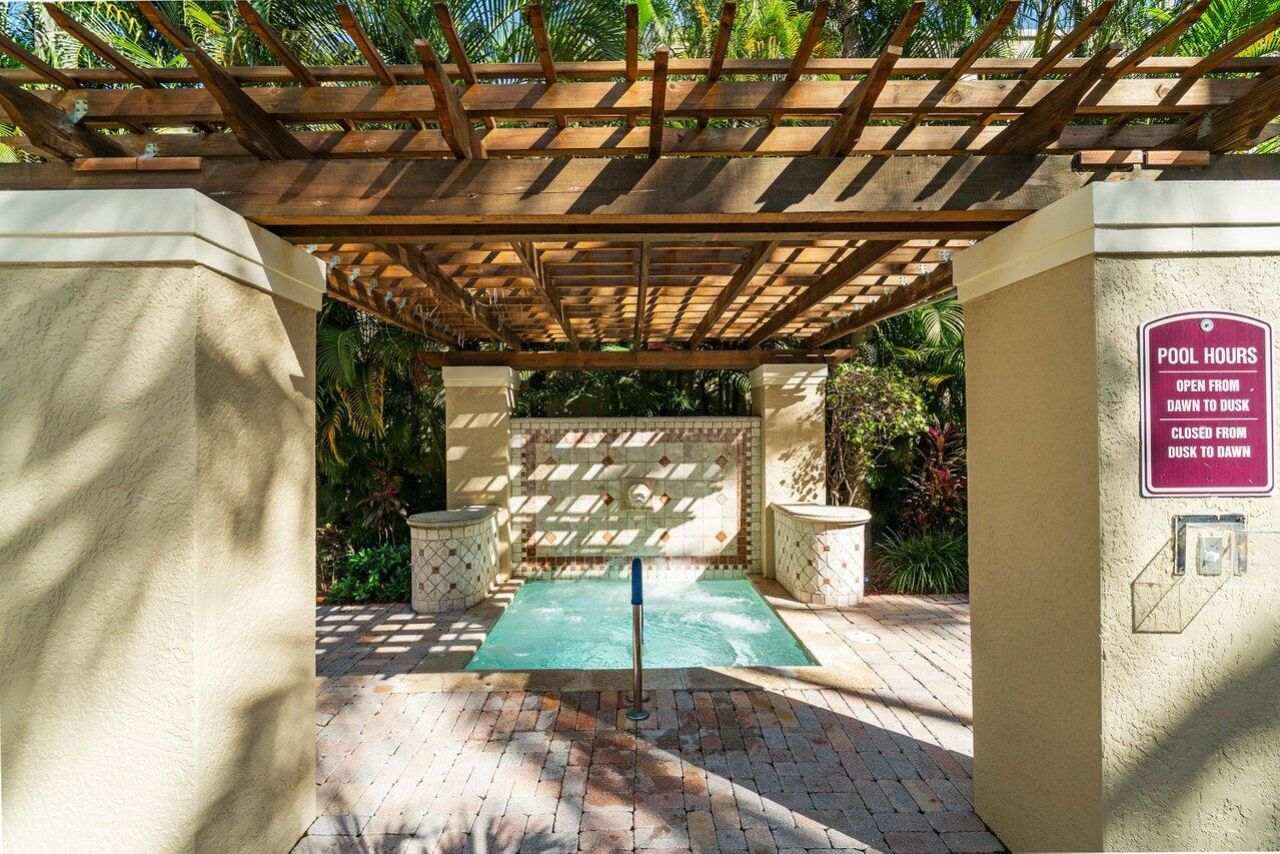 630 S Sapodilla Avenue, Unit 104, West Palm Beach, FL 33401 Photo