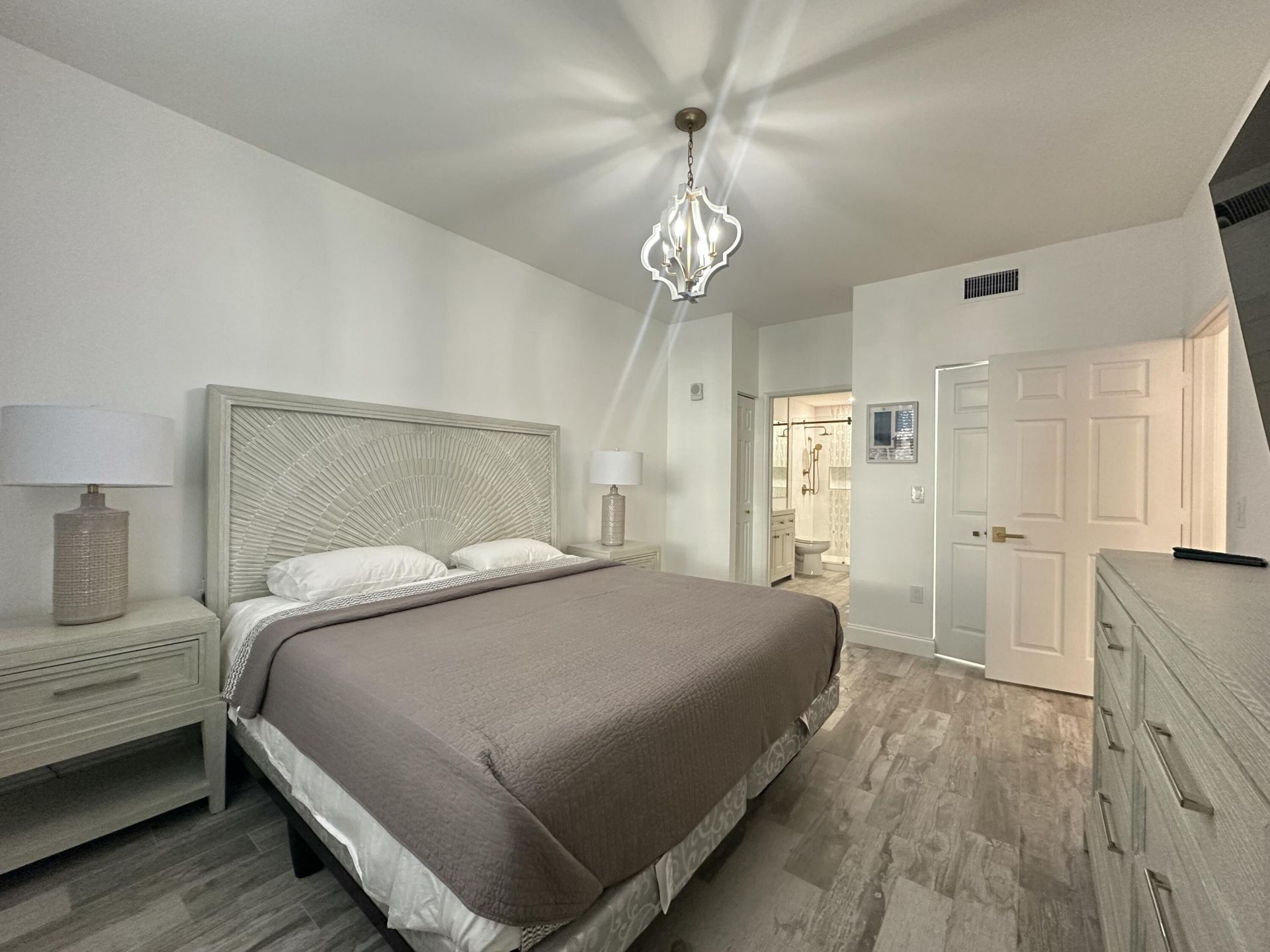 630 S Sapodilla Avenue, Unit 104, West Palm Beach, FL 33401 Photo