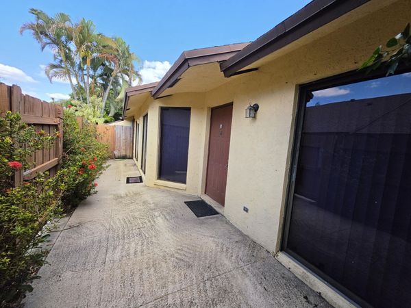 401 Springdale Circle, Palm Springs, FL 33461