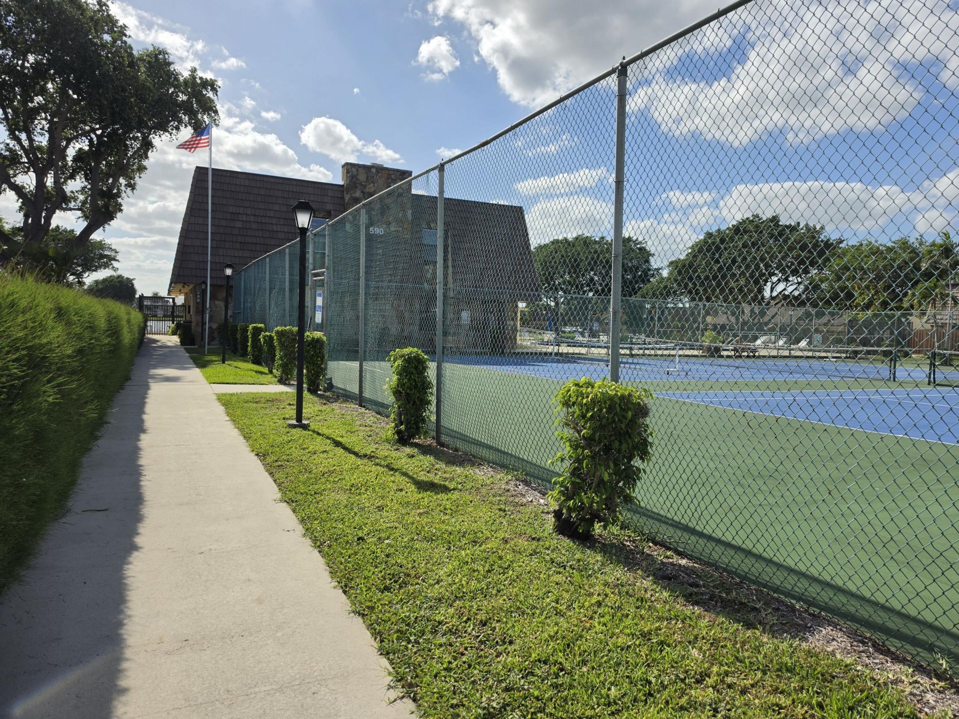 401 Springdale Circle, Palm Springs, FL 33461 Photo