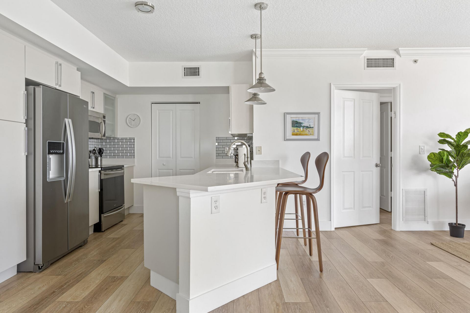 600 S Dixie Highway, Unit 519, West Palm Beach, FL 33401 Photo