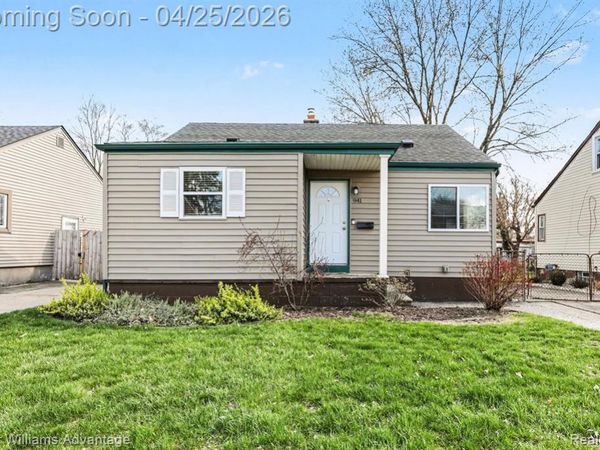 941 W Farnum Avenue, Madison Heights, MI 48071