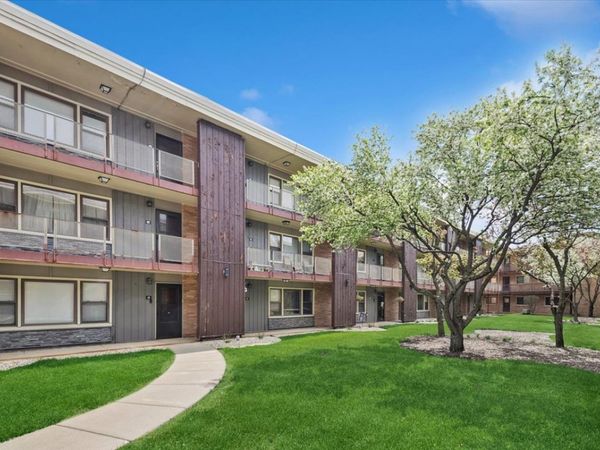 9620 W Higgins Road , Unit 2D, Rosemont, IL 60018