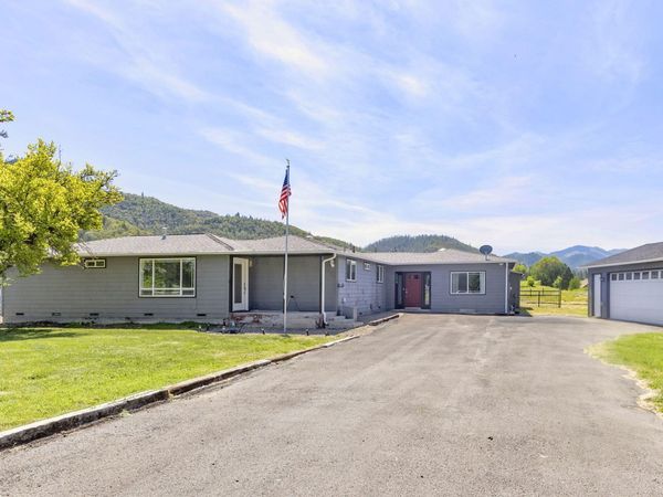 95 Champlin Lane, Gold Hill, OR 97525