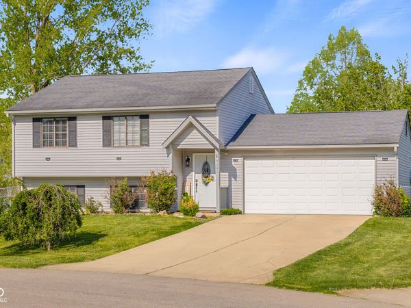 8221 N Chaucer Court , Columbus, IN 47201