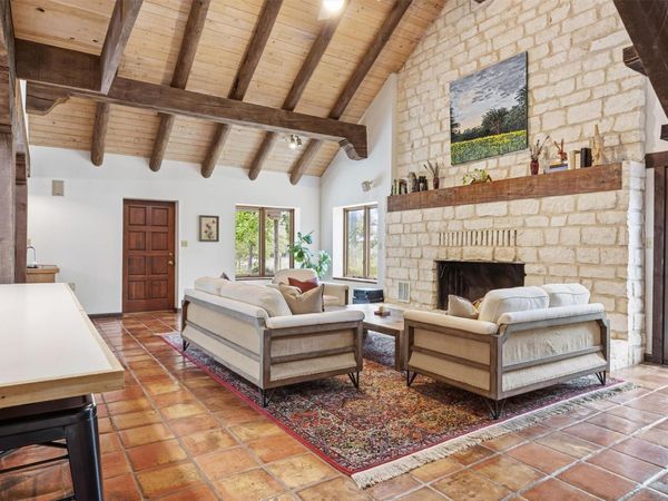 1800 County Road 436 , Dime Box, TX 77853