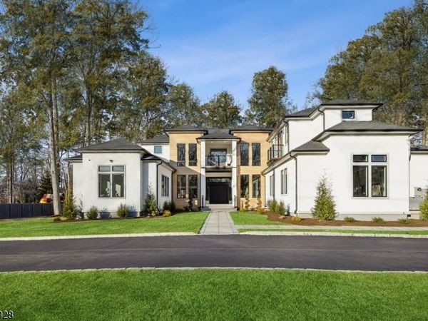 19 Highlander Dr, Scotch Plains, NJ 07076