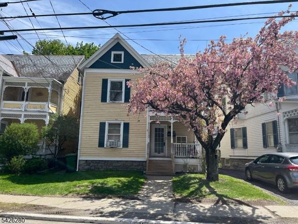 68 High St, Newton, NJ 07860