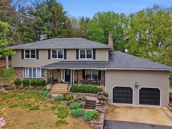 15 Sunrise Cir, Clinton, NJ 08809