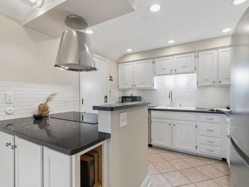 2080 Mackenzie Drive, Unit 12, Upper Arlington, OH 43220 Photo 14
