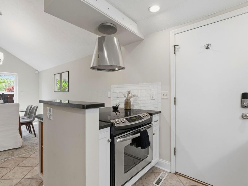 2080 Mackenzie Drive, Unit 12, Upper Arlington, OH 43220 Photo 18