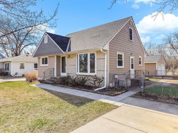 8933 Wally Drive , Golden Valley, MN 55427