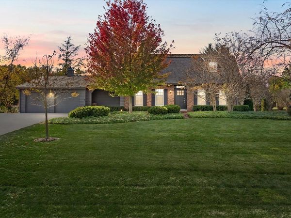 10223 N Range Line COURT, Mequon, WI 53092