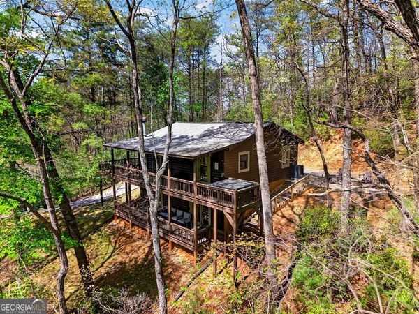 564 Weaver Creek Lane, Blue Ridge, GA 30513