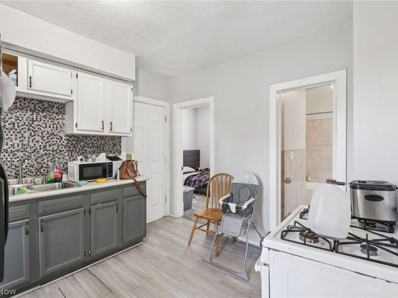 13701 Benwood Avenue , Cleveland, OH 44105 Photo 12