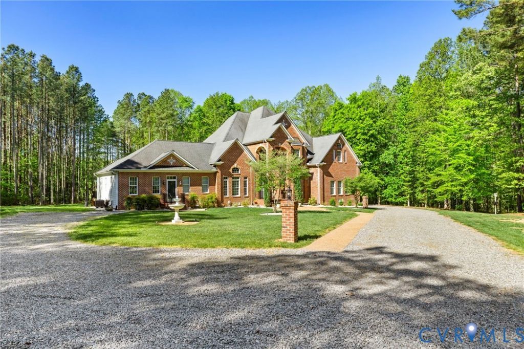 2936 Royal Virginia Court Goochland, VA 23093