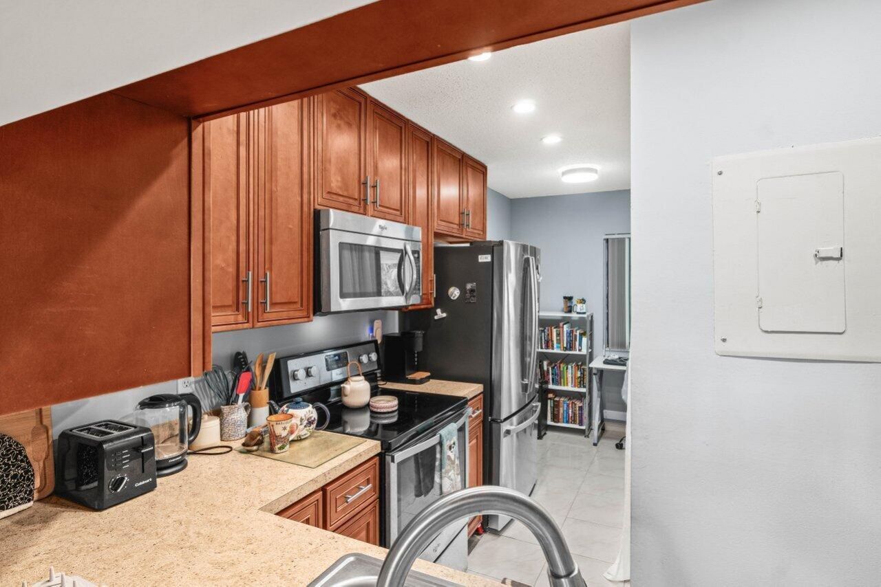 5884 Morningstar Circle, Unit 205, Delray Beach, FL 33484 Photo
