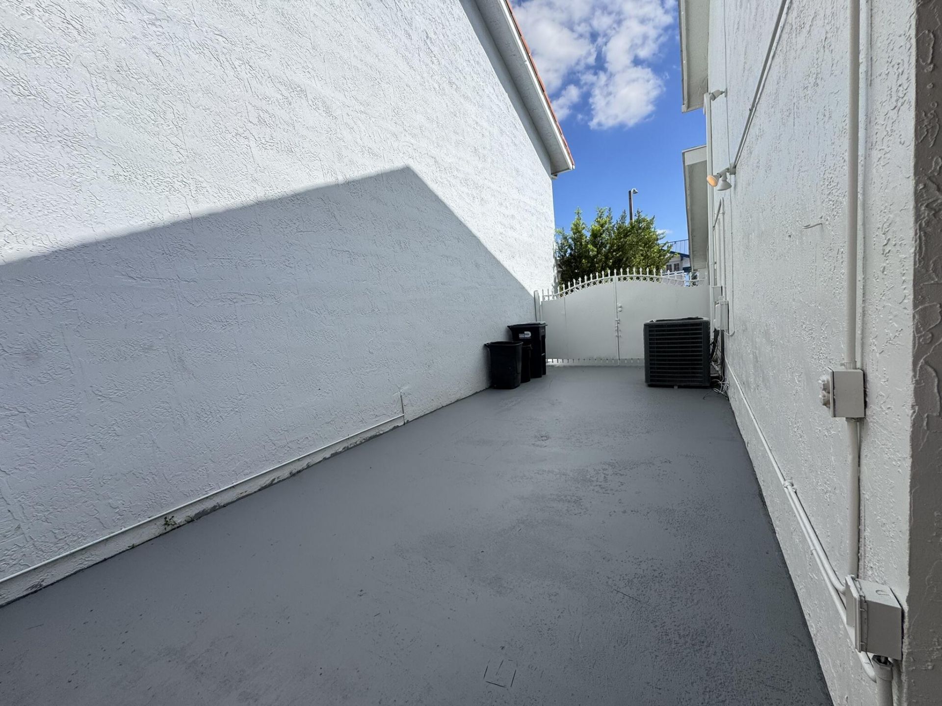 8917 SW Grand Canal Drive, Miami, FL 33174 Photo