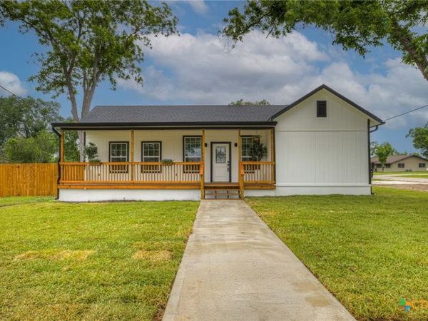 312 N Lavernia, Marion, TX 78124