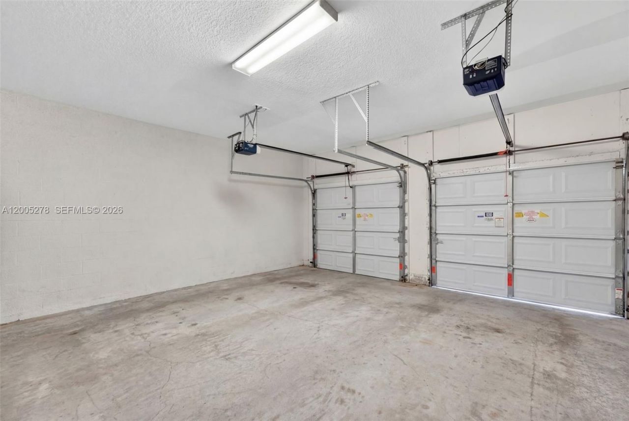 19278 NE 6th Ave , Miami, FL 33179 Photo