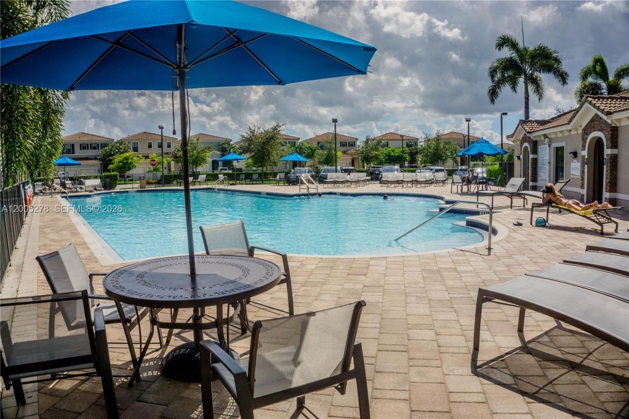 19278 NE 6th Ave , Miami, FL 33179 Photo