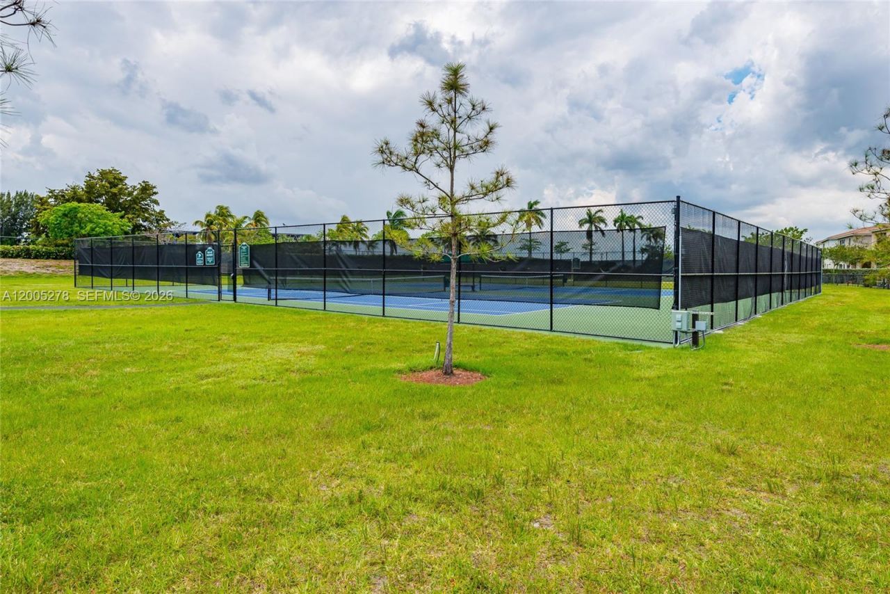 19278 NE 6th Ave , Miami, FL 33179 Photo