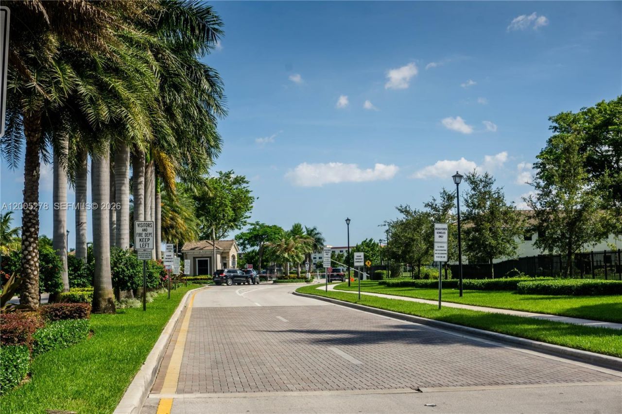 19278 NE 6th Ave , Miami, FL 33179 Photo